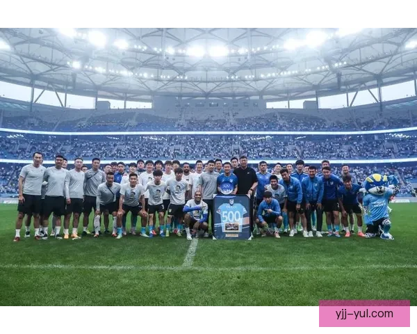 周缘德晒合照三将助大连英博冲超